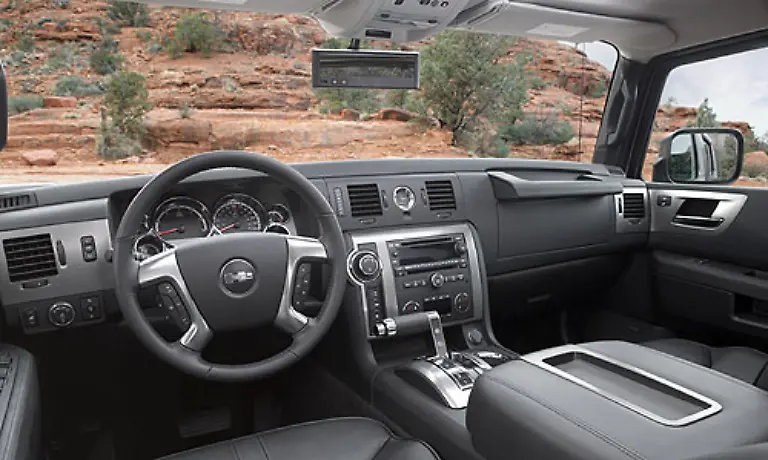 Dabei-bietet-er-weder-besonderen-Luxus-noch-herausragende-Fahrleistungen-Mit-Preisen-ab-57-000-Dollar-ist-er-zudem-fuer-den-amerikanischen-Markt-verhaeltnismaessig-teuer