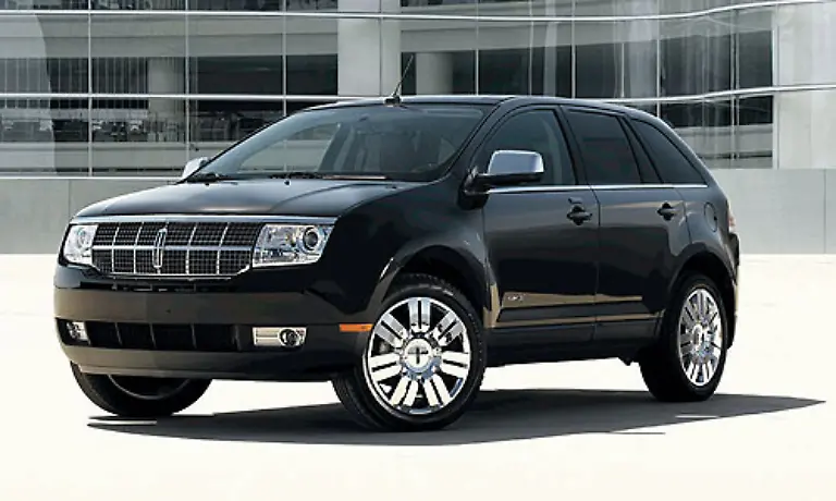 Luxus-kann-man-natuerlich-auch-in-ein-SUV-packen-Dazu-baut-Lincoln-den-MKX-Dessen-V6-Motor-mit-265-PS-verbraucht-zwischen-11-und-16-Liter