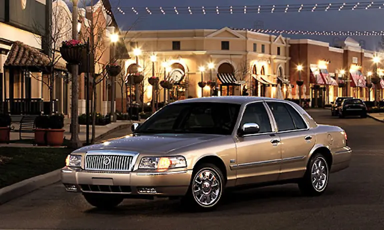 Die-Marke-Mercury-aus-dem-Ford-Konzern-ist-unter-Lincoln-und-ueber-Ford-angesiedelt-Sie-produziert-ausschliesslich-fuer-die-nordamerikanischen-Maerkte-Der-Grand-Marquis-verbraucht-mit-seinem-V8-zwischen-11-und-17-Liter