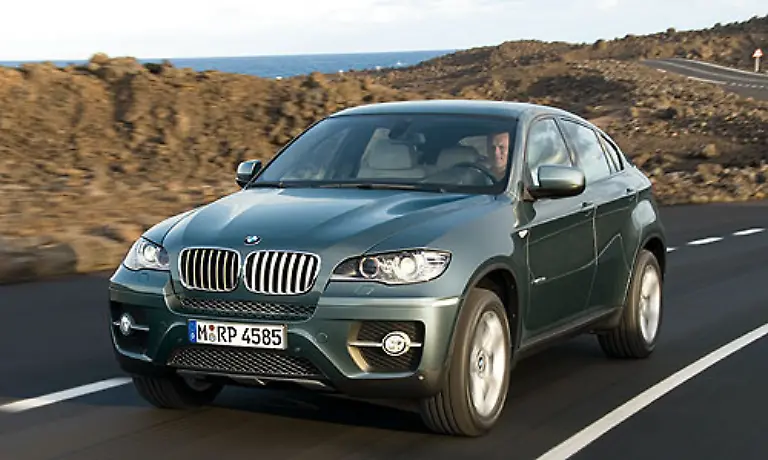 Da-der-BMW-X6-speziell-fuer-den-us-amerikanischen-Markt-kreiert-wurde-gehoert-er-auch-in-den-Ueberblick-Das-Crossover-aus-SUV-und-Coup-bietet-Motoren-zwischen-300-bis-408-PS-Im-Schnitt-verbrauchen-die-Benziner-maximal-12-5-die-Diesel-bis-zu-9-Liter