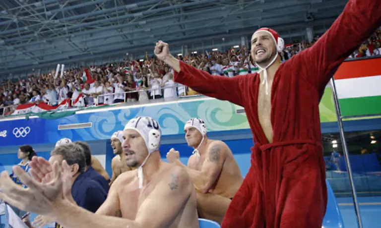 Feiern-durften-hingegen-die-Ungarn-Die-Wasserballer-haben-den-Olympia-Hattrick-perfekt-gemacht-und-ihr-insgesamt-neuntes-Gold-gewonnen