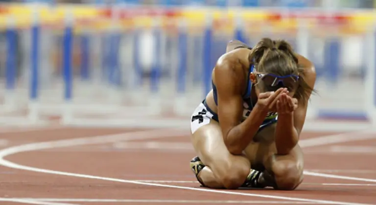Enttaeuscht-Lolo-Jones-USA-nach-ihrem-verpatzten-Huerdenlauf