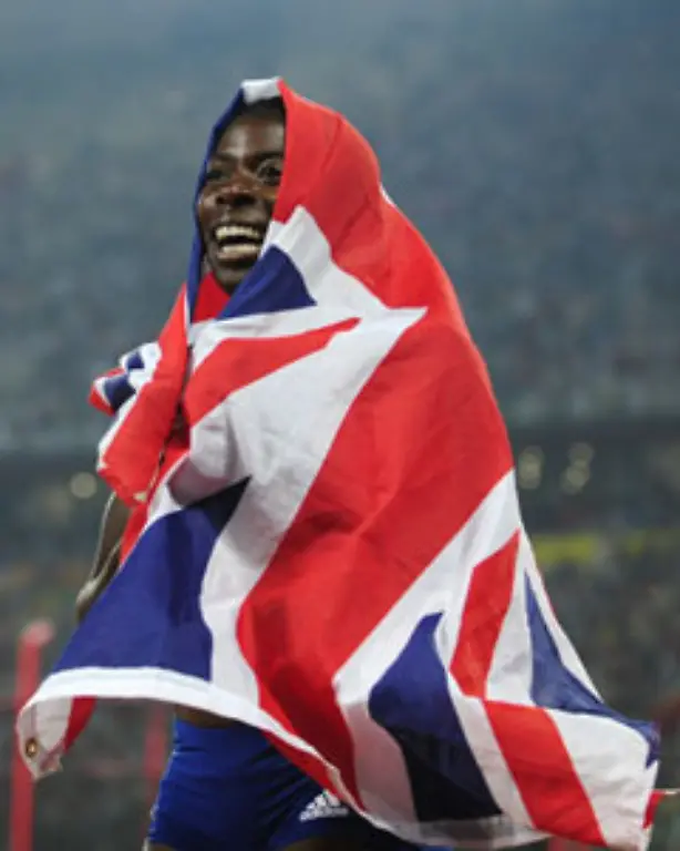 Eingewickelt-Die-Britin-Christine-Ohuruogu-nach-ihrem-Sieg-im-400-Meter-Lauf