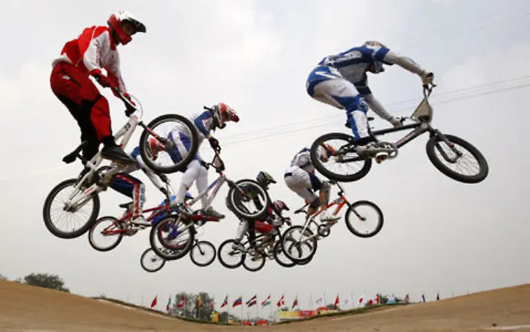 Gesprungen-BMX-Athleten-im-Viertelfinale