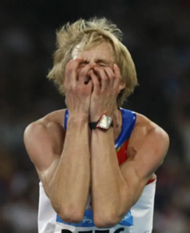Fassungslos-Der-Russe-Andrej-Silnow-nach-seinem-Goldsprung-beim-Hochsprung-Finale