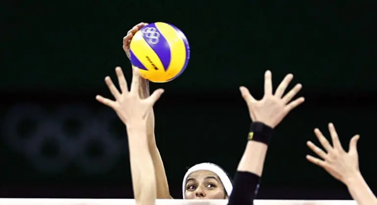 Geblockt-Volleyballspielerin-Paula-Pequeno-aus-Brasilien