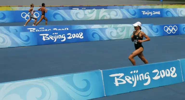 Ueberrundet-Triathletin-und-Goldmedaillengewinnerin-Emma-Snowsill-aus-Australien