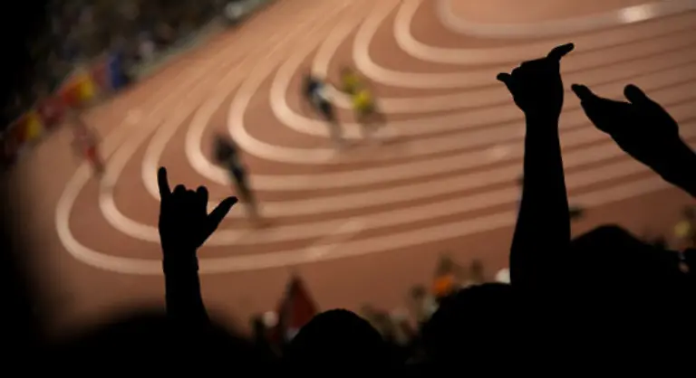 Gerufen-Blick-auf-das-100-Meter-Finale-der-Maenner