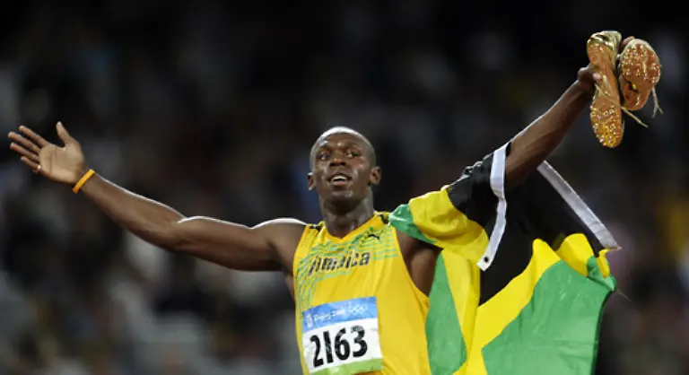 Vergoldet-Beide-Schuhe-des-zweifachen-Olympiasiegers-Usain-Bolt