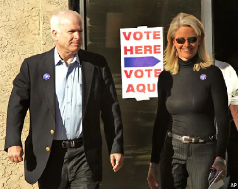 Seit-1986-vertritt-McCain-seine-Wahlheimat-ohne-Unterbrechung-im-Senat-Zuletzt-wurde-er-Ende-2004-wiedergewaehlt-mit-einer-Zustimmung-von-knapp-77-Prozent