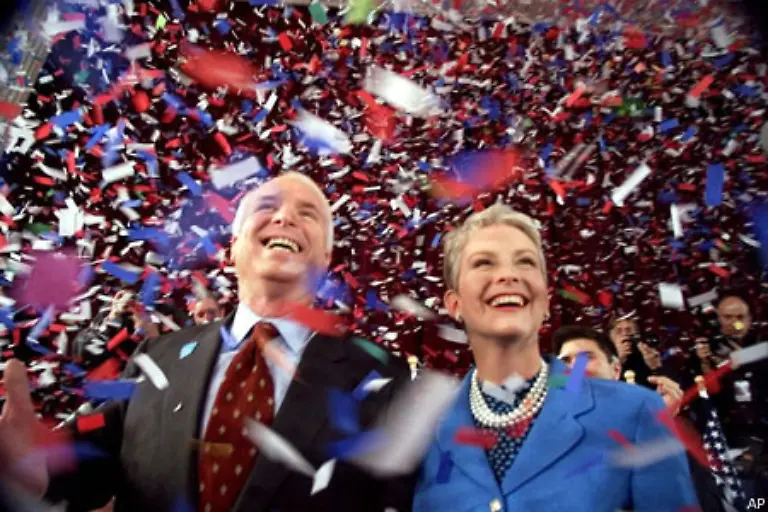 Doch-nach-einem-engagierten-Wahlkampf-schlaegt-McCain-Bush-bei-der-Vorwahl-in-New-Hampshire