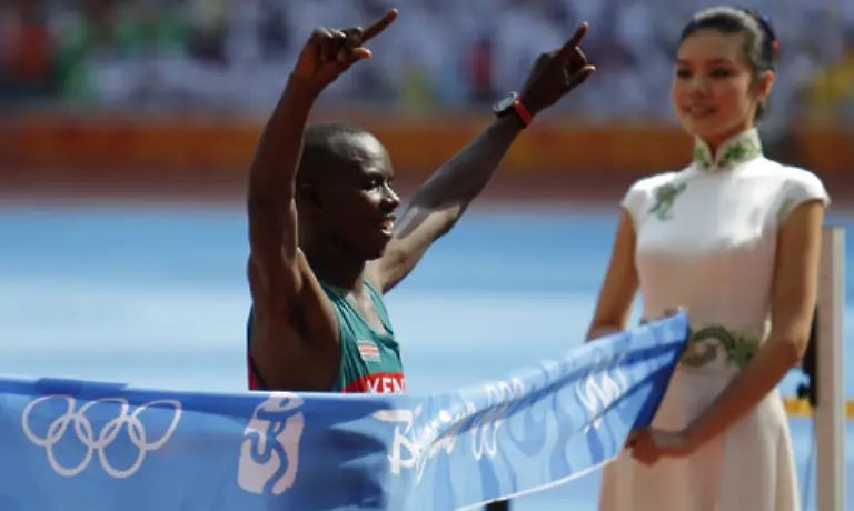 Schnell-angekommen-Samuel-Kamau-Wansiru-gewinnt-das-Rennen-ueber-die-42-195-km