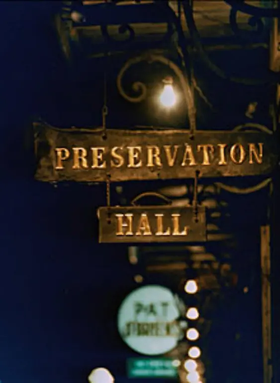 Die-Preservation-Hall-ist-seit-den-60er-Jahren-eine-Institution-des-New-Orleans-Jazz-Bis-heute-finden-hier-regelmaessig-Konzerte-statt