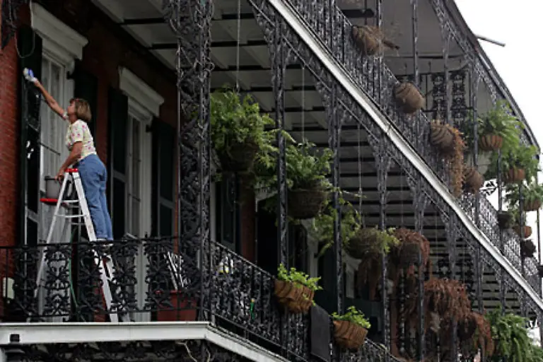 Spaeter-kamen-die-Franzosen-die-New-Orleans-1718-als-Nouvelle-Orlons-gruendeten-Das-bei-Touristen-sehr-beliebte-French-Quarter-stammt-noch-aus-franzoesischer-und-spanischer-Zeit-und-ist-auch-als-Vieux-Carr-bekannt