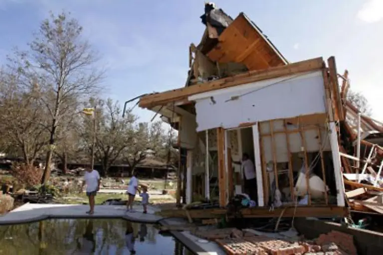 Auch-in-Pascagoula-hinterlaesst-Katrina-ueberall-zerstoerte-Wohnhaeuser