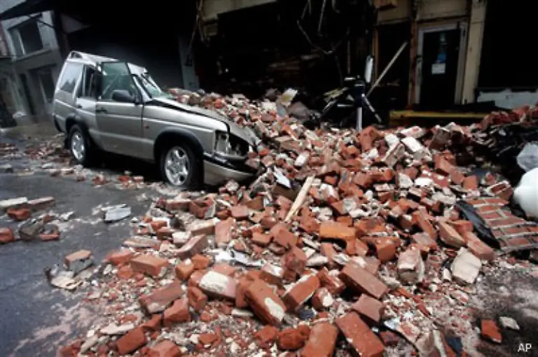 Zerstruemmertes-Auto-in-New-Orleans