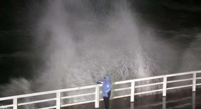 es-sei-keine-Frage-mehr-dass-die-Erwaermung-der-Atmosphaere-und-der-Ozeane-eine-erhoehte-Wahrscheinlichkeit-fuer-Stuerme-Sturmfluten-Unwetter-Hagelschlaege-Ueberschwemmungen-und-andere-Extremereignisse-mit-sich-bringe