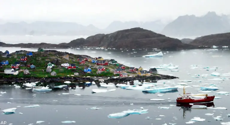 Die-Fischer-koennen-nicht-mehr-mit-ihren-Hundeschlitten-losziehen-um-vom-Eis-aus-durch-gehackte-Loecher-Heilbutt-zu-fangen-Vorerst-behelfen-sie-sich-mit-neu-angeschafften-Booten