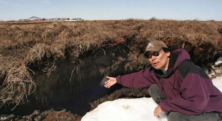 Aber-was-sollen-sie-tun-wenn-die-Erwaermung-um-geschaetzte-fuenf-bis-sieben-Grad-Celsius-auch-den-Permafrostboden-aufweicht-auf-dem-ihre-Haeuser-stehen