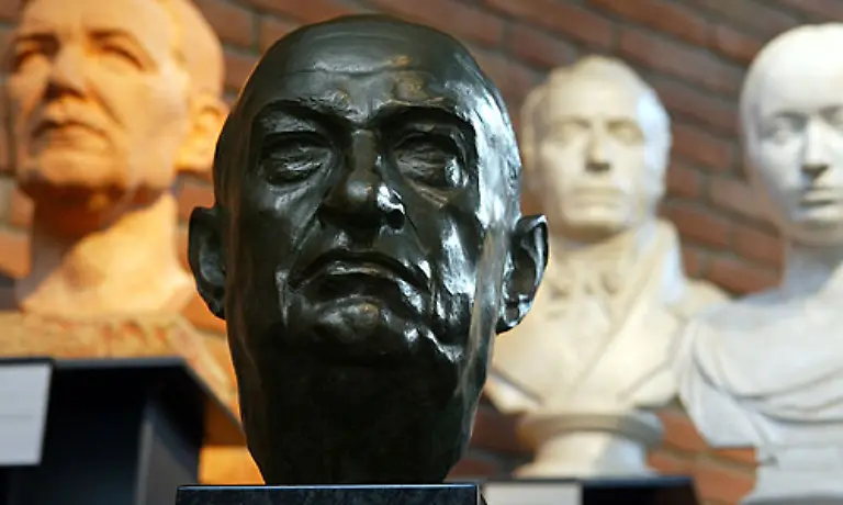 Zwar-war-Carl-Friedrich-Wilhelm-Borgward-ein-begnadeter-Ingenieur-aber-kein-guter-Unternehmer-Die-Autos-der-Marke-waren-technisch-hoechst-innovativ-aber-die-Produktpalette-war-zu-gross-und-die-einzelnen-Modelle-kamen-nicht-auf-kostendeckende-Stueckzahlen