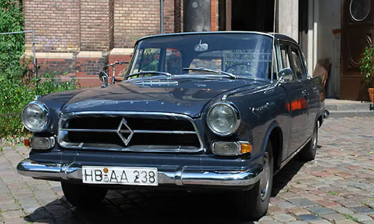 Er-wurde-1959-auf-dem-Hoehepunkt-der-Firmengeschichte-von-Borgward-vorgestellt-Zu-diesem-Zeitpunkt-beschaeftigte-Borgward-in-seinen-Werken-etwa-20-000-Menschen-Sie-produzierten-104-410-Fahrzeuge-pro-Jahr-und-schufen-eine-Umsatz-von-632-Millionen-D-Mark