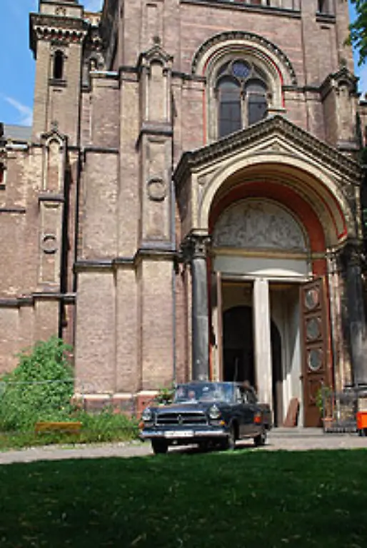 Ausgerechnet-ein-Sanierer-vom-Konkurrenten-BMW-sollte-zusammen-mit-der-Hansestadt-Bremen-die-Misere-beenden-In-einer-Nacht-und-Nebel-Aktion-ueberschrieb-Borgward-sein-Werk-der-Stadt-Doch-diese-wickelte-nur-noch-ab-Die-Werke-wurden-demontiert-und-verkauft