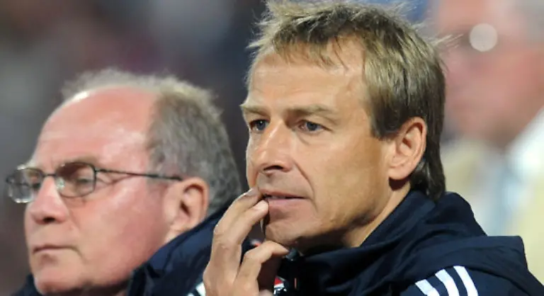 Zweitens-so-wie-die-dpa-Das-Geld-gab-Bayern-Manager-Uli-Hoeness-in-diesem-Jahr-lieber-fuer-den-neuen-Chefcoach-Juergen-Klinsmann-dessen-stark-erweitertes-Trainerteam-und-den-Umbau-des-nun-hochmodernen-Zentrums-samt-Buddhas-Anm-n-tv-de-an-der-Saebener-Strasse-aus