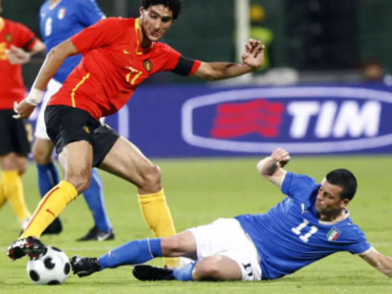 Everton-reinvestierte-den-Transfererloes-umgehend-in-Marouane-Fellaini-den-man-sich-schlanke-18-5-Millionen-Euro-kosten-liess