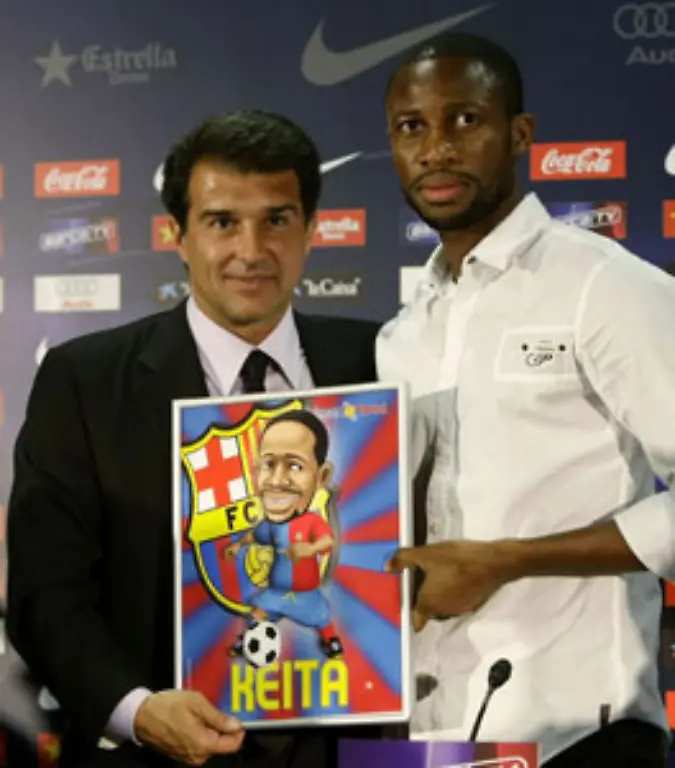und-Mittelfeldzerstoerer-Seydou-Keita-14-Mio-der-sich-mit-Alves-einen-Moebelwagen-teilen-konnte