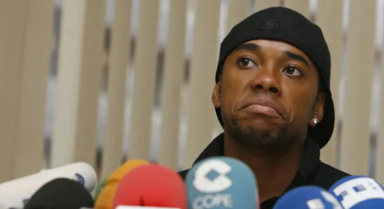 Dass-Robinho-dem-Wechsel-zustimmte-war-gelinde-gesagt-ueberraschend-Denn-Eigentlich-hatte-er-ja-zum-FC-Chelsea-wechseln-wollen-ganz-unbedingt-sogar