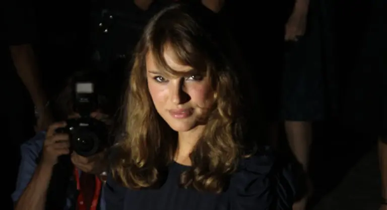 Vor-der-Kamera-kennt-sich-Natalie-Portman-bestens-aus