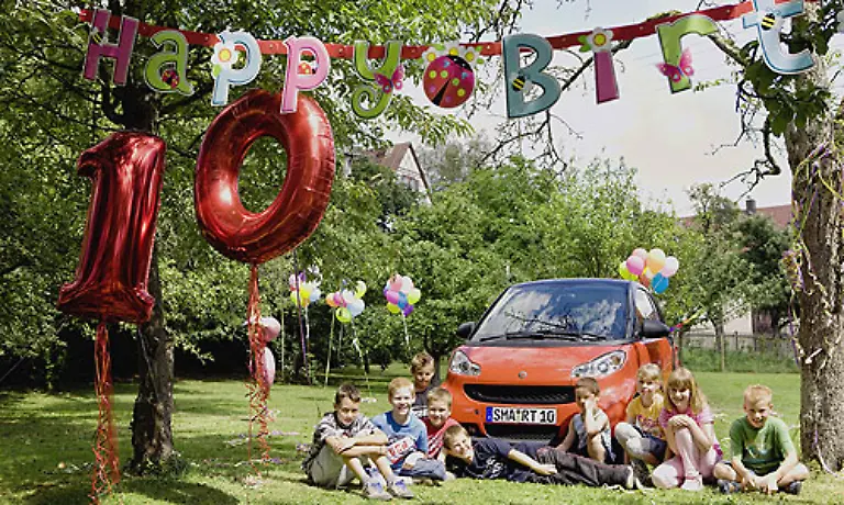 Ein-beachtliche-Zahl-fuer-ein-Auto-das-in-seinen-Anfangsjahren-eine-absolute-Randerscheinung-war-und-Objekt-von-viel-Hohn-und-Spott
