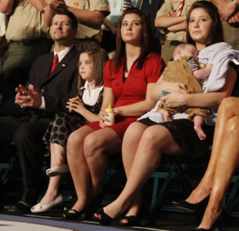 Und-sie-bringt-eine-fuer-diese-Waehlergruppe-ueberzeugende-persoenliche-Geschichte-mit-hat-sie-sich-doch-fuer-ihr-fuenftes-Kind-entschieden