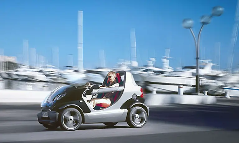 Cabrio-pur-ist-die-Devise-Das-Auto-hat-kein-Dach-und-keine-Frontscheibe-Ein-reines-Schoenwetterauto