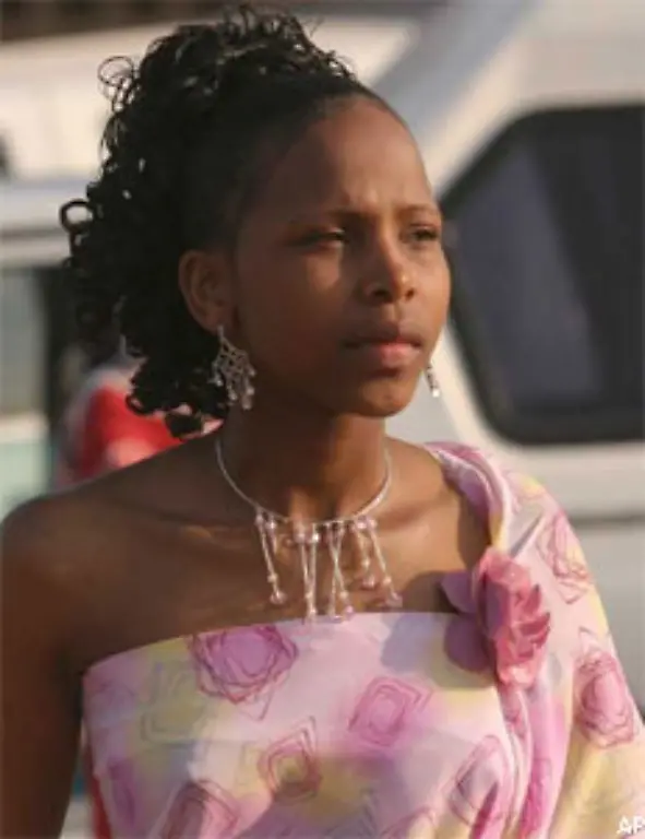 Frau-Nummer-13-ist-Phindile-Nkambule-die-Mswati-III-2005-beim-Schilfrohrtanz-erwaehlte