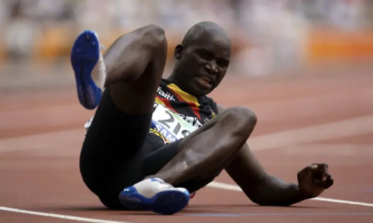 Mujaji-aus-Simbabwe-stuerzt-waehrend-des-200-Meter-Laufs