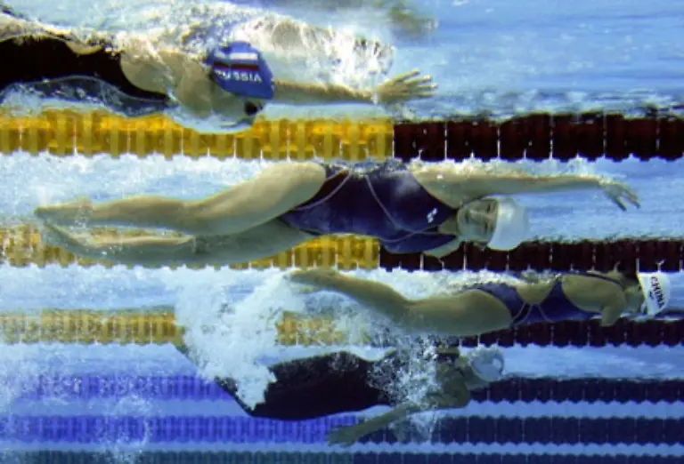 Gehandicapte-Damen-bei-den-100-Metern-Schmetterling