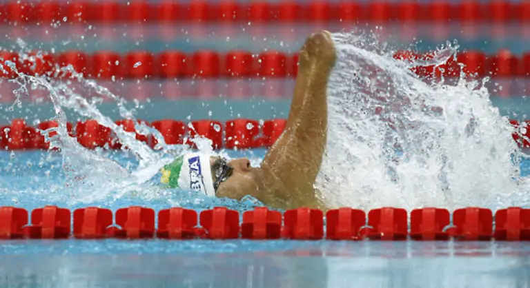Der-Brasilianer-Diaz-schwimmt-50-Meter-Ruecken