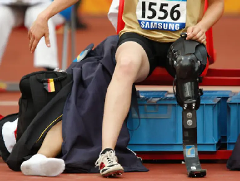 Die-Deutsche-Claudia-Biene-bereitet-sich-auf-ihren-Einsatz-zum-Weitsprung-vor