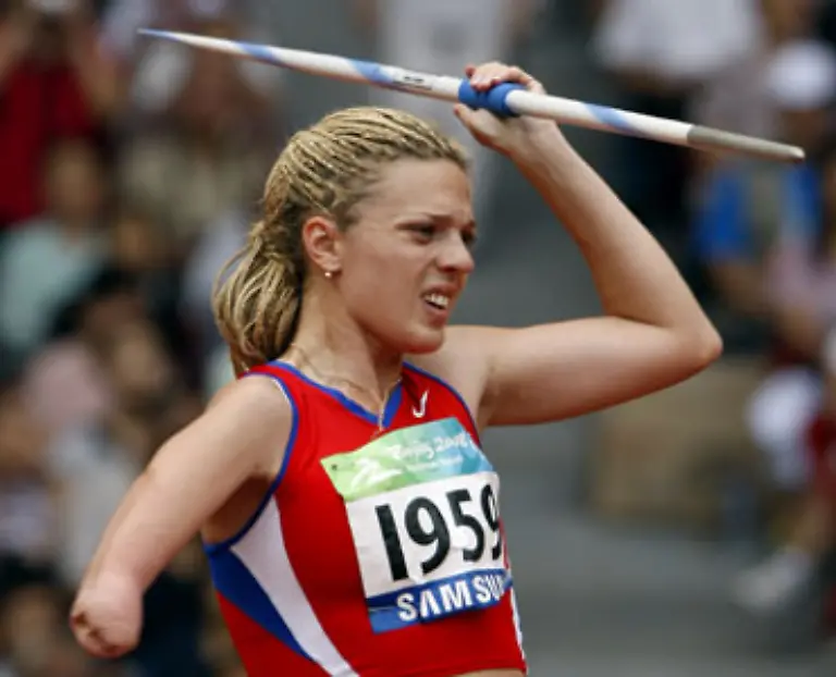 Die-Russin-Natalia-Gudkowa-konzentriert-sich-auf-ihren-Speerwurf