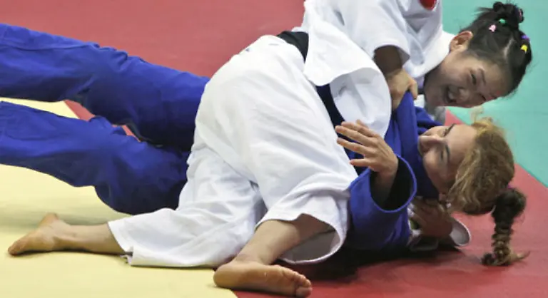 Guo-Huaping-China-oben-kaempft-gegen-Karla-Cardoso-aus-Brasilien