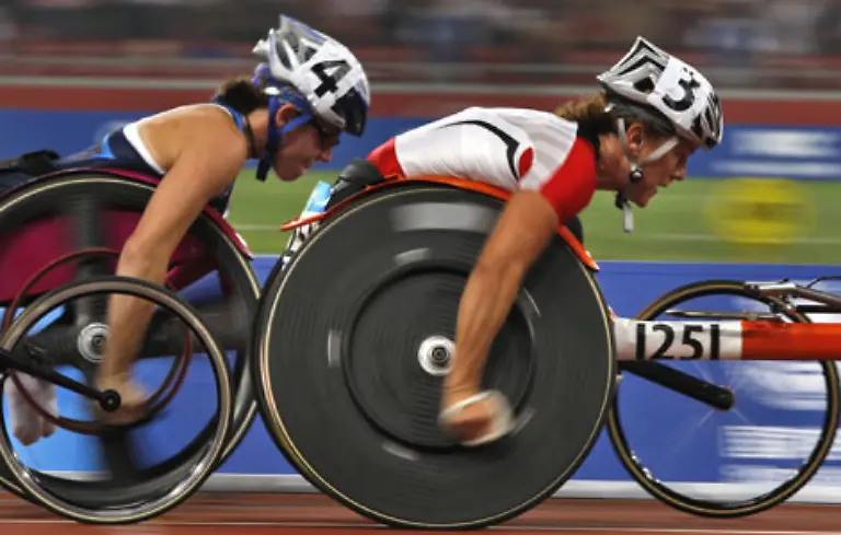 Diane-Roy-rechts-Kanada-und-Amanda-McGrory-USA-beim-5000-Meter-Rollstuhllauf