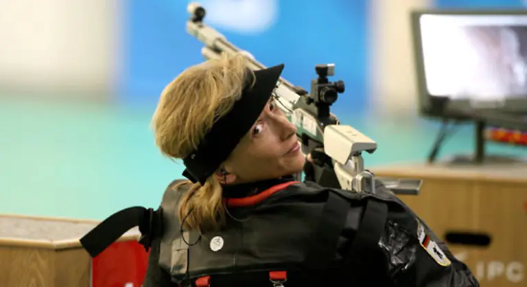 Die-deutsche-querschnittsgelaehmte-Luftgewehrschuetzin-Manuela-Schmermund-Sie-holt-die-erste-Medaille-fuer-die-deutschen-Paralympioniken