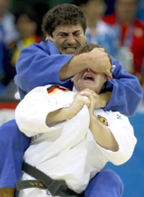 Der-sehbehinderte-Sebastian-Junk-vorn-unterlag-Tofig-Mammado-aus-Aserbaischan-im-Judo