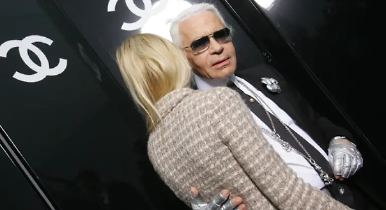 Das-Luxusmodehaus-Chanel-dessen-Chef-Couturier-Lagerfeld-seit-1983-ist-haelt-sich-an-den-10-September-1938-und-feiert-seinen-70-Geburtstag