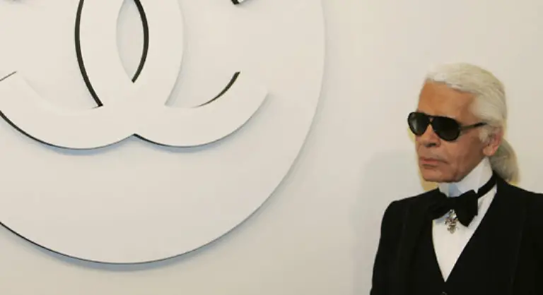 als-er-1983-als-kuenstlerischer-Direktor-bei-Chanel-einstieg