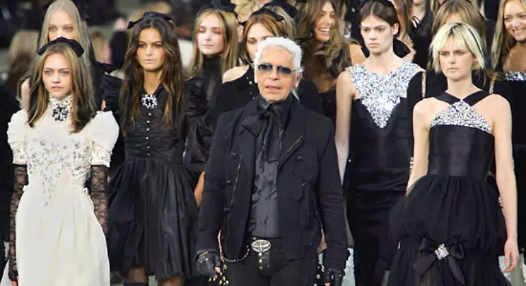 Lagerfeld-mag-keine-Retrospektiven