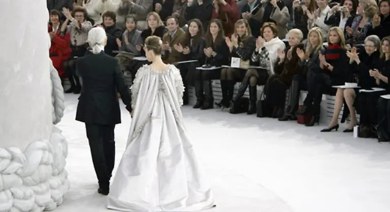 Daneben-schuf-er-unter-dem-Namen-Lagerfeld-Gallery-noch-seine-eigene-Kollektion