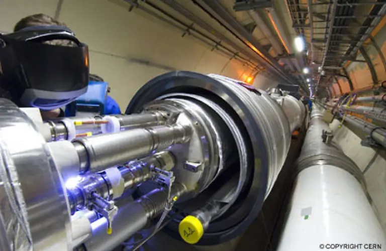 Die-Anlage-muss-dafuer-auf-minus-271-3-Grad-Celsius-gekuehlt-werden-Das-ist-etwas-kaelter-als-im-Weltall-minus-270-4-Grad-Celsius