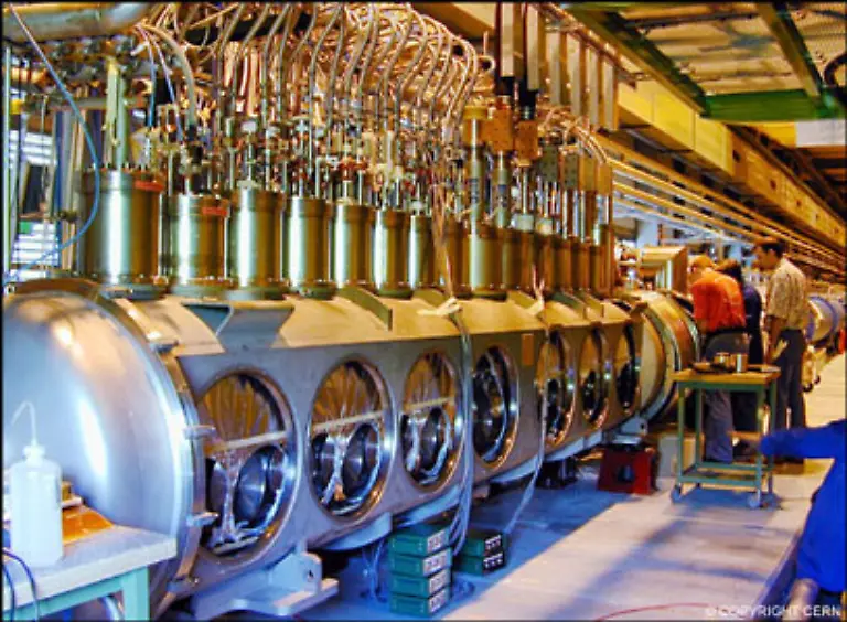 Der-Teilchenbeschleuniger-soll-pro-Sekunde-600-Millionen-Teilchenkollisionen-produzieren-Nur-etwa-100-davon-sind-fuer-die-Wissenschaftler-interessant